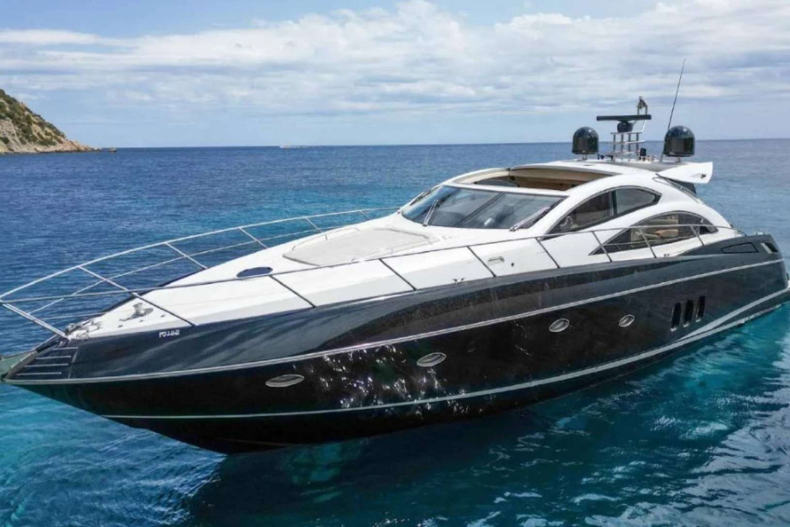 Ibiza Boats offers the opportunity to rent a boat and access exclusive experiences